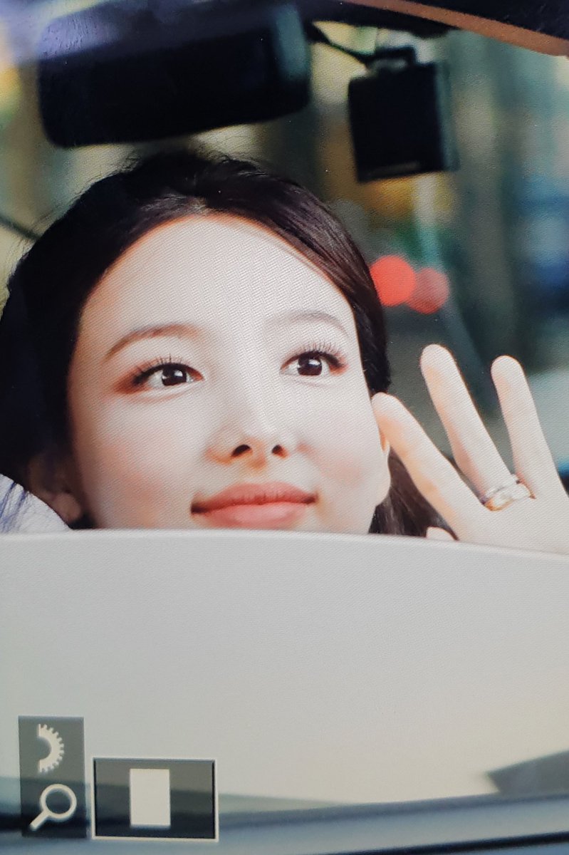 cherryb922's tweet photo. 201108 인기가요 1위💛
#TWICE #트와이스  
#NAYEON #나연 #ナヨン 
#ICANTSTOPME4THWIN https://t.co/9Gjcp3dmtT