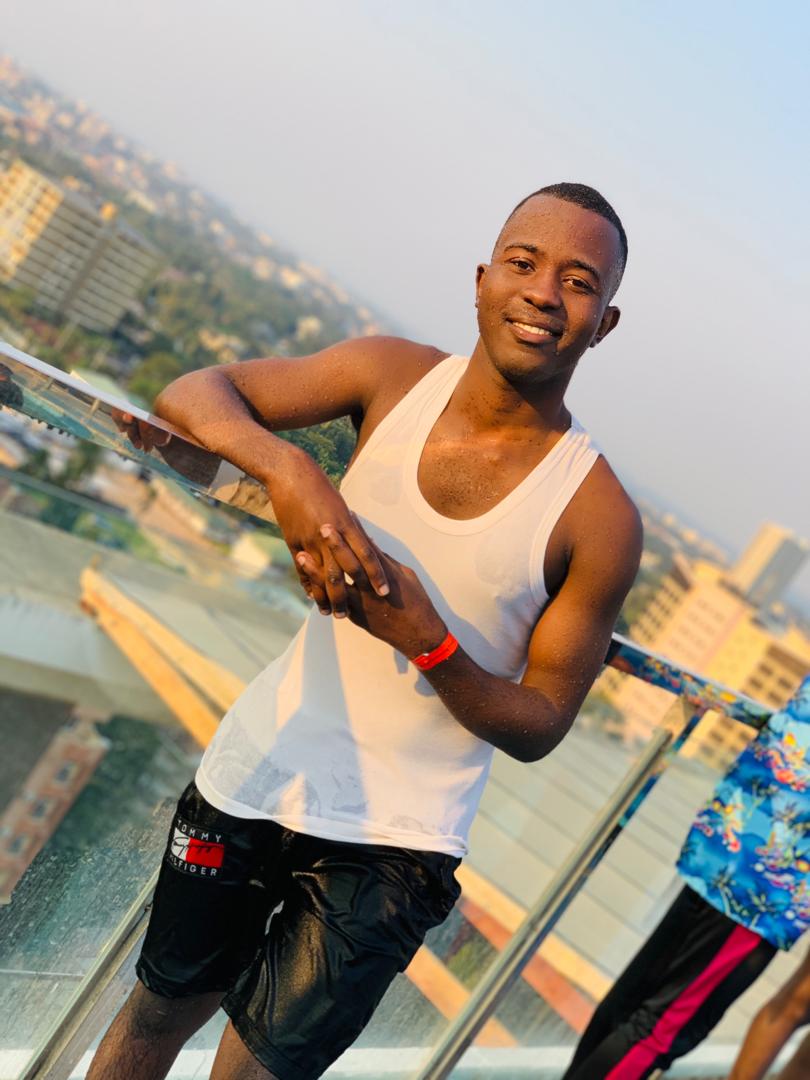 jr_twaah's tweet photo. Enjoy the moments💧🌊
#happysunday😅
Happy weekend 🌈💧, let's drip.
#Batani https://t.co/9VDJ8RfCNu