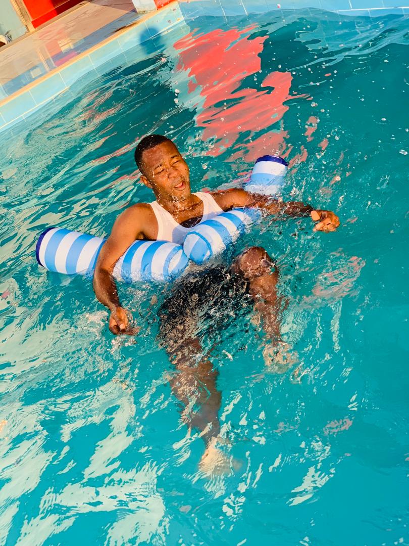 jr_twaah's tweet photo. Enjoy the moments💧🌊
#happysunday😅
Happy weekend 🌈💧, let's drip.
#Batani https://t.co/9VDJ8RfCNu