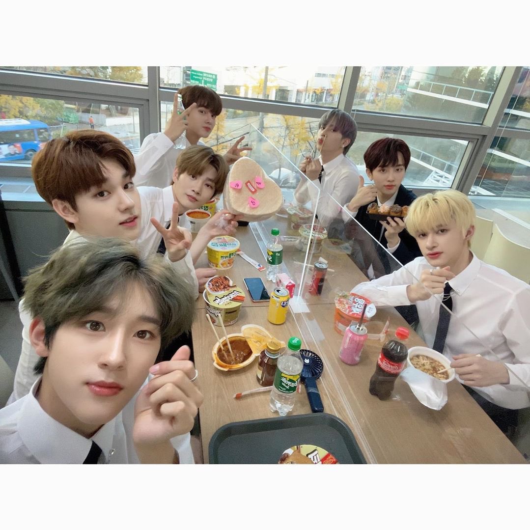 OwO_CWG's tweet photo. 울림 너네 애들 라면 맥일거면 제발 도시락 서폿 받아 https://t.co/fyiXkPUF9M
