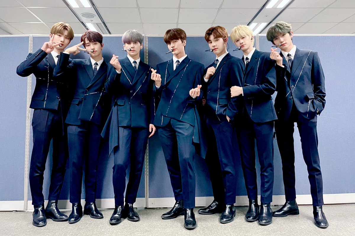 DRIPPIN's tweet photo. [📸] 20.11.08 #인기가요🖤✨

오늘의 🖤All Black 드.리.핀.🖤
매일 매일 또 다른 모습을 보여주는
우리의 천재‼️우리 드리핀😢🤍
앞으로도 팬 여러분들께 보여드릴 모습이
많이 남아있으니 기대해 주세요➰💗

#DRIPPIN #드리핀
#Boyager #Nostalgia https://t.co/7SqIZH4GF1