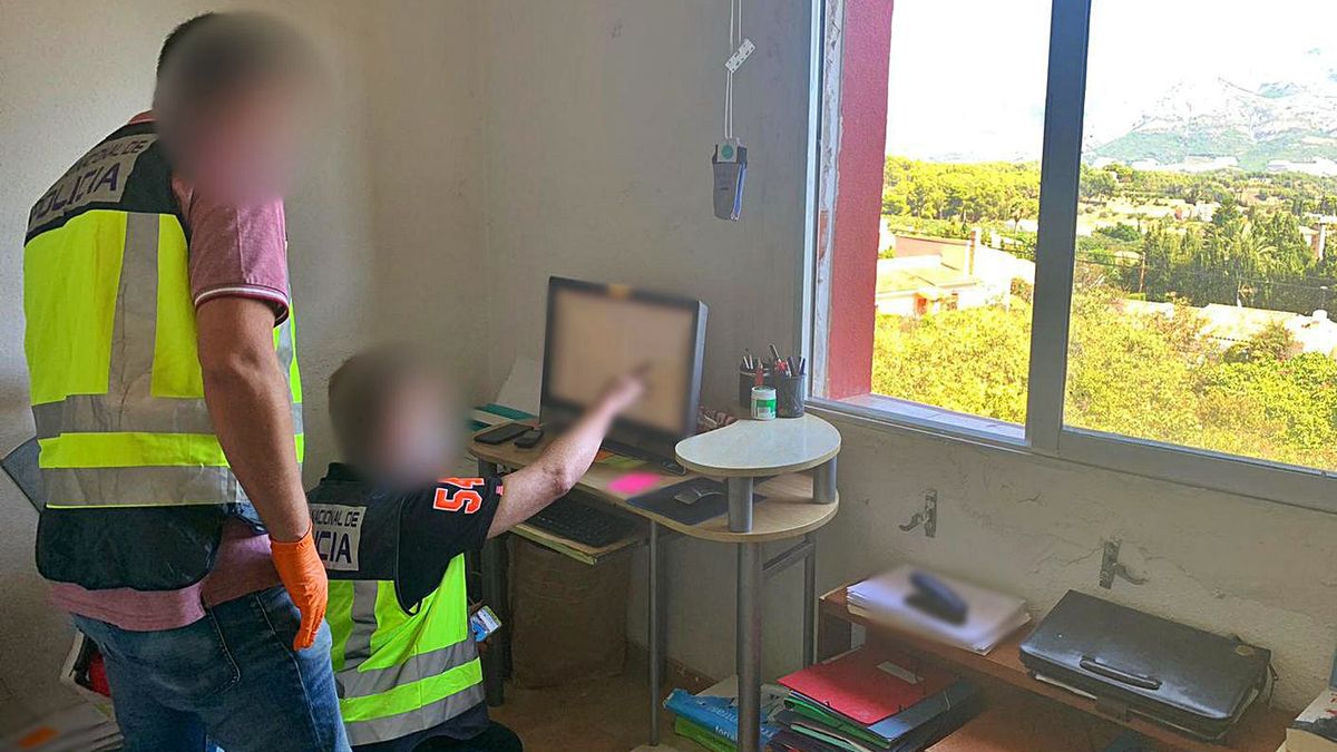 jupol_alicante's tweet photo. 🧐#DelincuenciaEconómica de #PoliciaJudicial de #Alicante descubre #MacroEstafa con la venta de vivienda de personas fallecidas
➡️El cabecilla, abogado de #Benidorm
➡️15 detenidos
➡️Beneficios de más de 3 Mill. EUR
👏Bravo compañeros
📰Vía @infsucesos
https://t.co/smrMlhJj9q https://t.co/WtTX35Y4o0