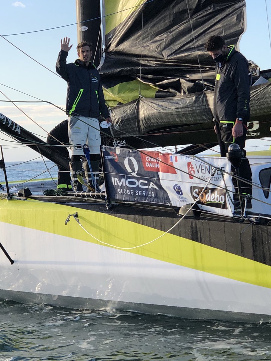COMEFrederic's tweet photo. Tellement heureux d’accompagner Charlie au départ du Vendée-Globe  @ApiviaVoile #EnModeAction #PrenezSoinDeVous https://t.co/mi7YnqFlNS