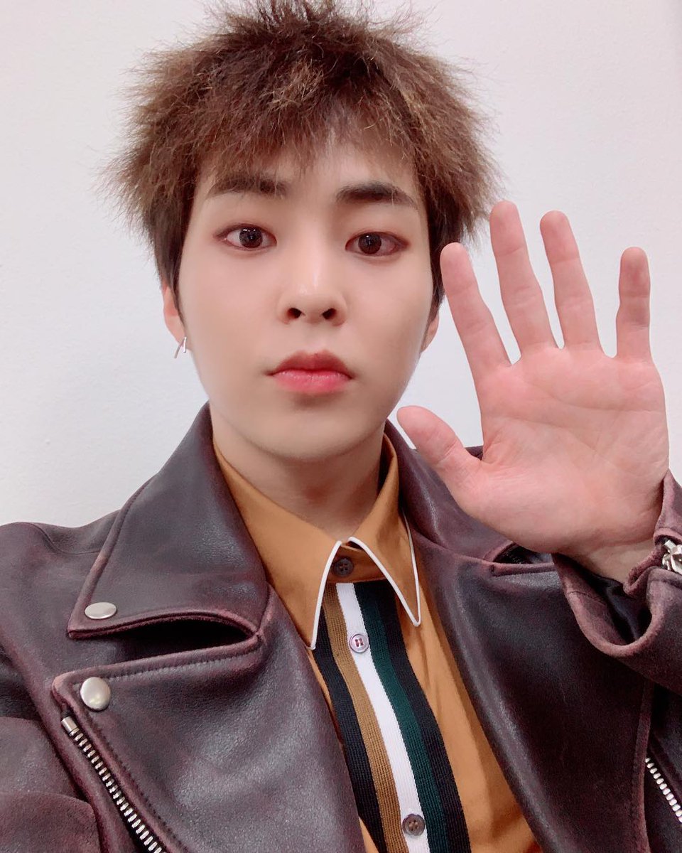 10122018하이파이브?High FiveHi Five안영 5곧 만나자 Don't Mess Up My Tempo @weareoneEXO  #XIUMIN  #시우민