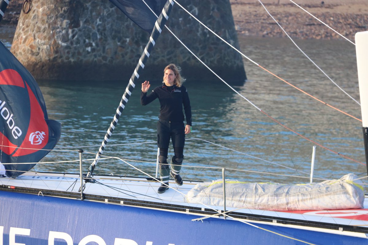DepVendee's tweet photo. #VG2020 Quatre #skippers viennent de passer tour à tour sur le chenal @ClaSurLAtlantiq @sailingdamien @AlanRoura @MerronMiranda prêts à avaler les premiers milles d'un Tour du monde #ensolitaire #sansescale #sans assistance
#vendeeglobe @imocaglobeseries @villedessablesdolonne https://t.co/kXf0qLYDBe