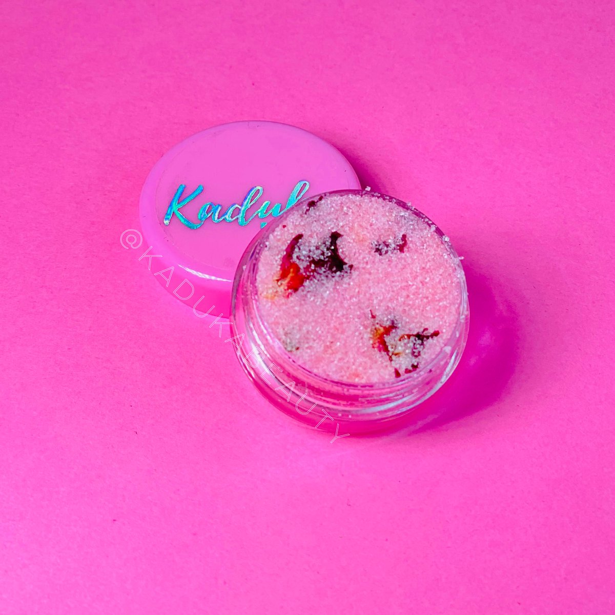 Featuring our “Rose” lip scrub. All natural vegan products, this lip scrub will help exfoliate your lips and get them smooth and hydrated for any lip application💕