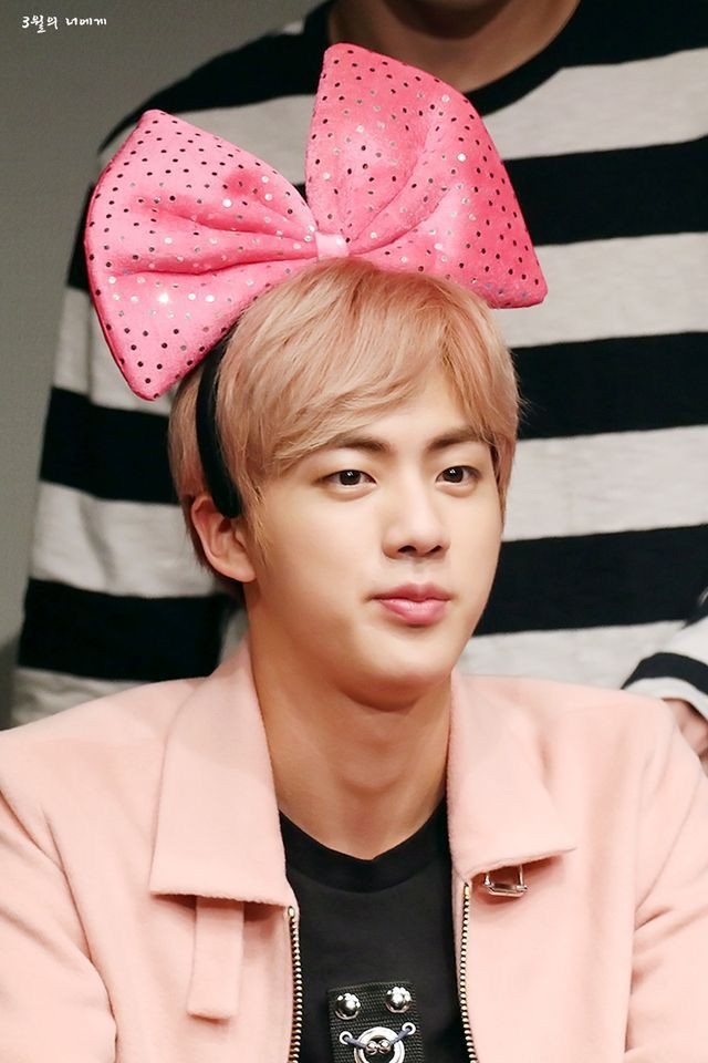 I miss his pink hair so much  #방탄소년단  #진  #석진  #방탄소년단진  #방탄진  #JIN  #SEOKJIN  #BTSJIN  @BTS_twt