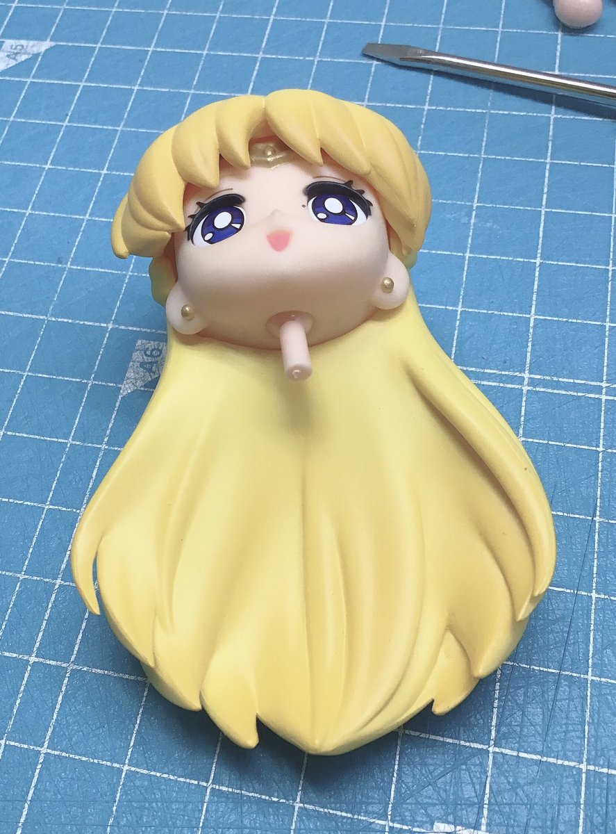 uchusen_akiba's tweet photo. フィギュアーツミニはドールにすることが出来ますよ！

【必要なモノ】
・オビツ11ボディ
・オビ球(6mm球)

オビツ11のデフォルトの首部分を抜き取り、フィギュアーツのヘッドの受けが浅いのでオビ球ジョイントの突起を片方切断し、オビ球の球部分をヘッドに装着(画像2.3枚目参照)

完成！ https://t.co/eRg3stwqMz