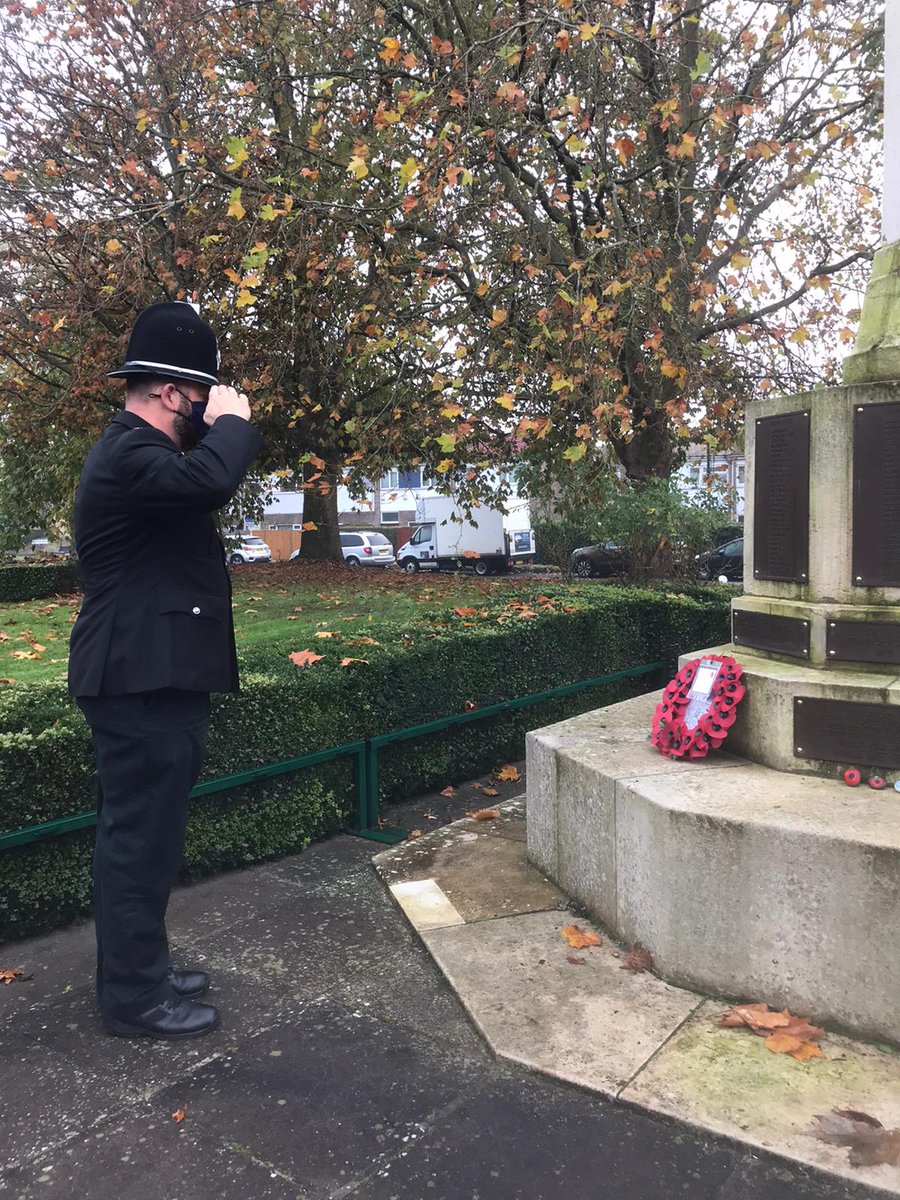 PoliceSudbury's tweet photo. #PCMARSHALL👮 This morning paying his respects on behalf of @SuffolkPolice at the memorial outside St Gregory's Church #Sudbury "At the going down of the sun and in the morning. We remembered them." #RemembranceSunday #lestweforget2020 https://t.co/8czMYsVne2