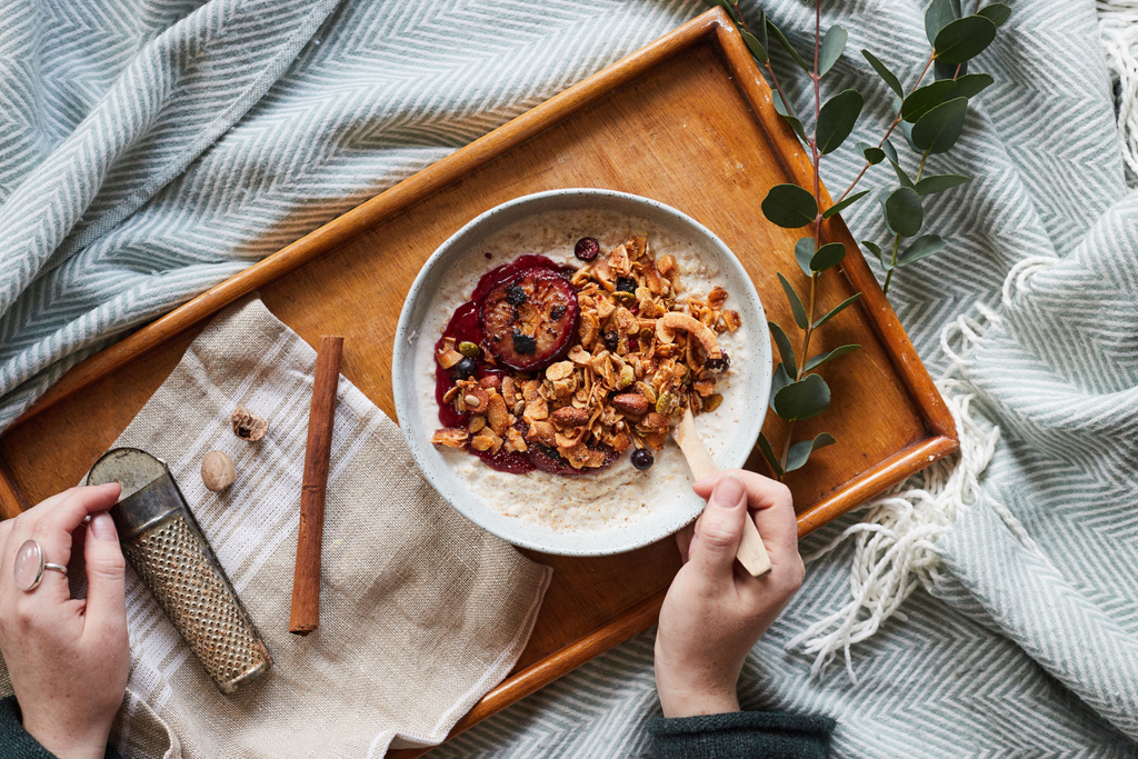 Hands up who's staying cosy this Sunday and having breakfast in bed!? 🙋🍂⁠