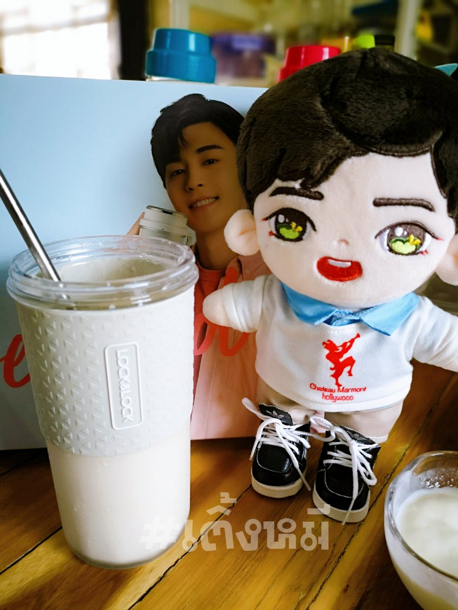 Saharajung's tweet photo. บ่ายวันอาทิตย์ อากาศเนือยๆ หิวๆก็มาทำกล้วยปั่นกินกันงับ 🐻💚🍌✨ #denglundoll #เติ้งหลุน #แก้วปั่น #lockandlock https://t.co/W5E2wbjd9W