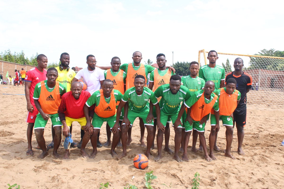 BurundiFF's tweet photo. #Burundi Les matches de la 6è journée de Beach Soccer sont en cours au #BigOneBeach de Kajaga.
Après le match opposant #SagaSableBS à #BeachBoys soldé par un 7-2 en faveur de SagaSable BS, #MuroSupliers joue contre #Azams BS. https://t.co/trVSdMeuK9