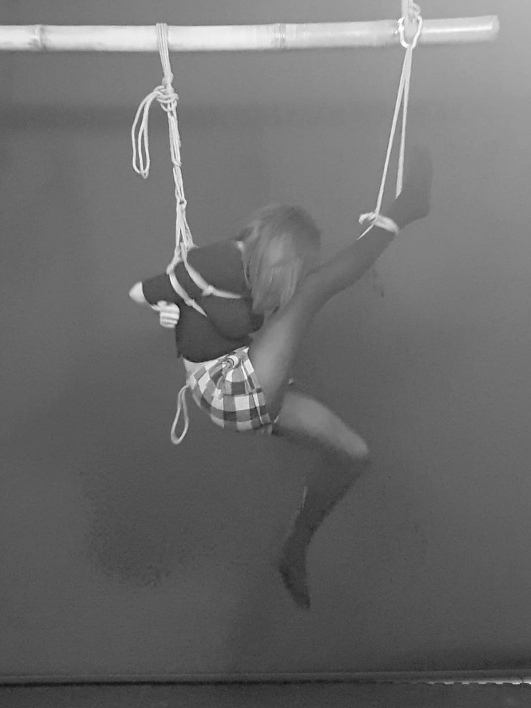 ShibariTurk's tweet photo. Dun gerçekleştirdiğimiz Shibari Temel  Eğitimimiz, katılımcılarımız icin düzenlenen mini bir performansla sona erdi. @MobyDickAndAhab @lenasstoryy https://t.co/OEli3aJTGZ