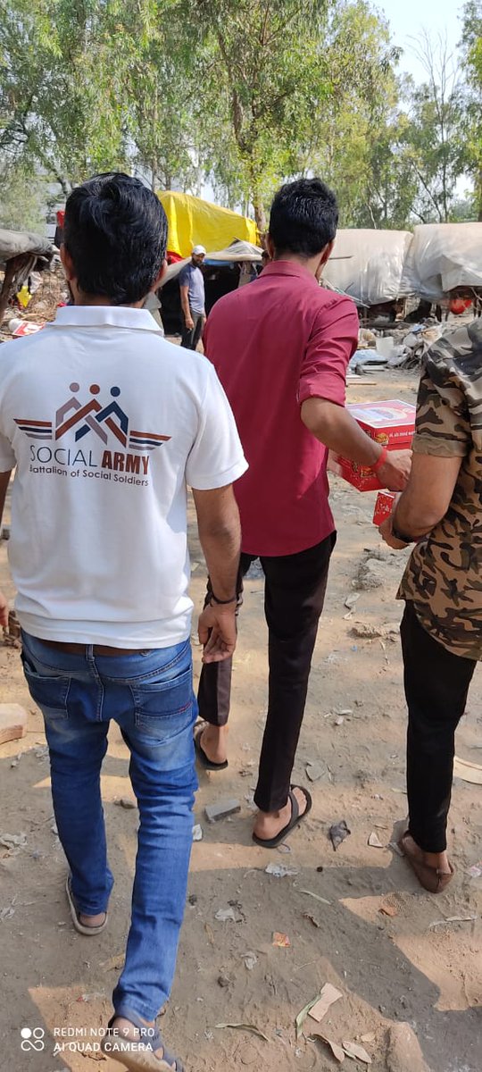 Socialarmy_4U's tweet photo. #socialarmy ग्रुप सूरत, द्वारा हर साल दीवाली त्योहार के दौरान जरूरत मंद लोगो के मुख पर मुस्कान लाने के लिए #SmileKit का वितरण किया जाता है जो इस साल भी किया जा रहा है, स्माइल कीट का वितरण दीवाली तक अविरत रूप से चलाया जायेगा। @collectorsurat @MySuratMySMC @CommissionerSMC https://t.co/Bp8wTxB5VV