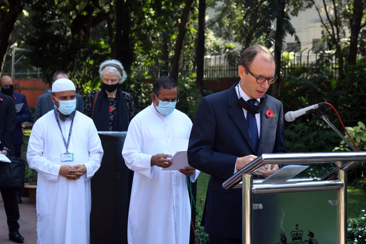 UKinBangladesh's tweet photo. The British High Commission in Dhaka held a ceremony today to mark #RemembranceSunday HE @RCDicksonUK and other Heads of Diplomatic Missions in Bangladesh paid tribute to all those who laid down their lives during the World Wars.

#LestWeForget #WeWillRememberThem https://t.co/nNh6INK4Uz