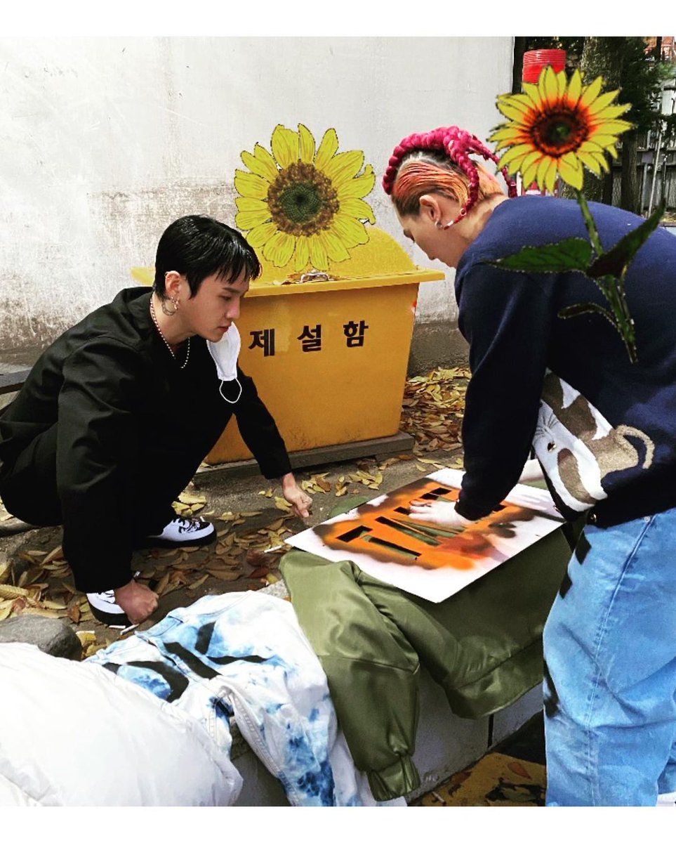 w0817_'s tweet photo. Kwon Dony update #TeamTAKE #TeamMINO
Mino working on dancers' clothes
#MINO #TAKE #RUNAWAY #송민호 #도망가 @official_mino_
https://t.co/crpjqGKdSs https://t.co/1YSc5nEB0h