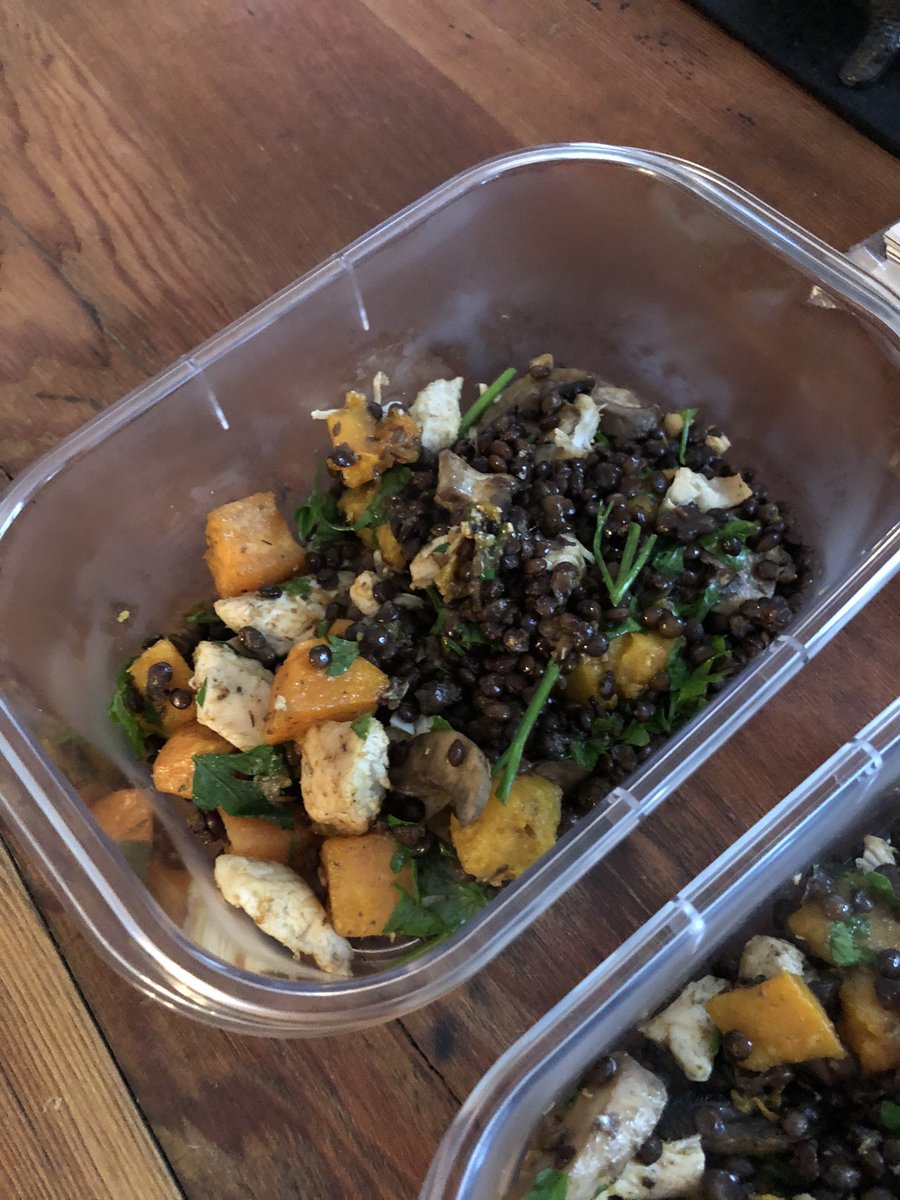 MrsDJIandS's tweet photo. #sundayfoodprep this week it’s tray bake chicken, cumin roasted squash and sweet potato, roasted mushrooms, puy lentils and chopped parsley. https://t.co/ND31A933v4