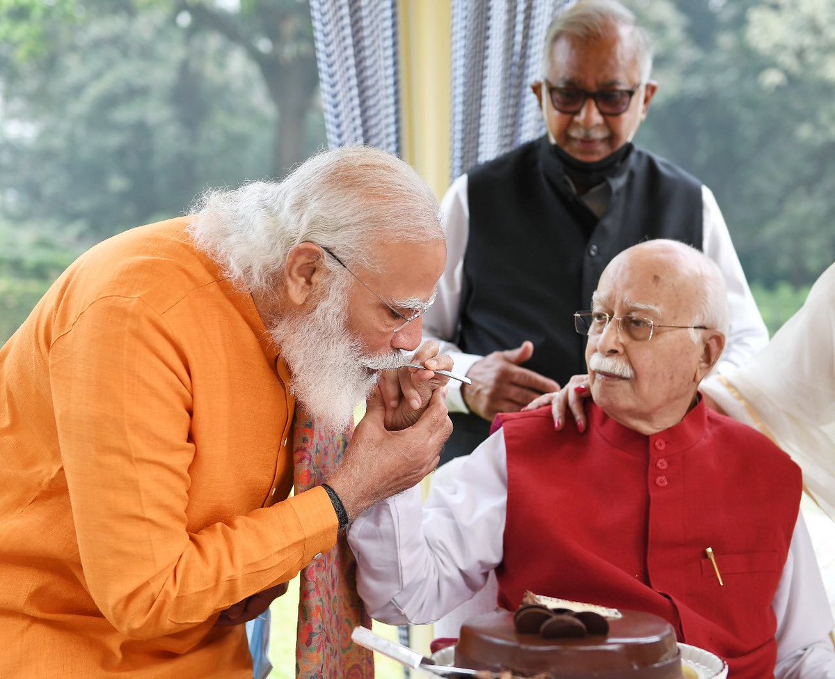 Rajibroybjp's tweet photo. লালকৃষ্ণ আদবানী জীর জন্মদিন পালন করলেন শ্রী নরেন্দ্র মোদী জী. . . . .@narendramodi @AmitShah https://t.co/meqdw8Onso