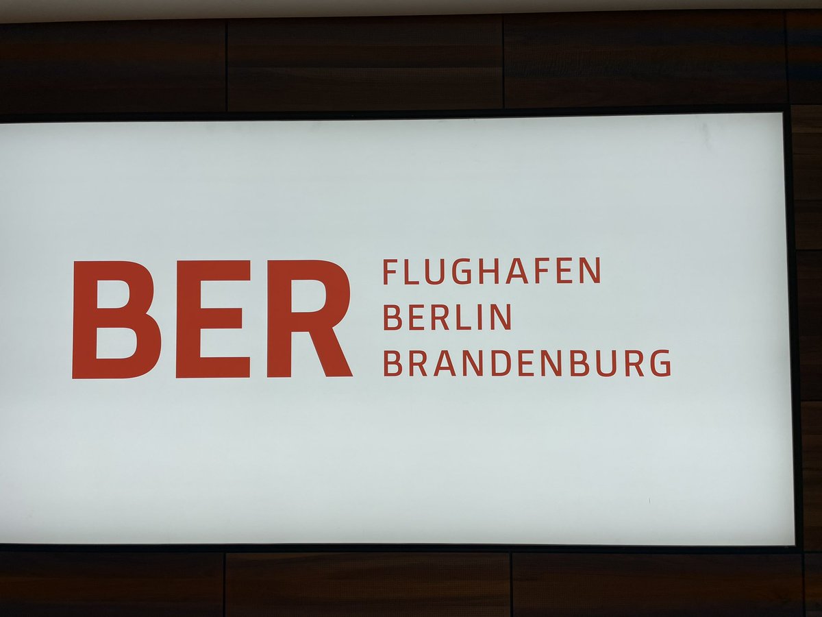 MichaelCsoklich's tweet photo. Erster @_austrian Flug vom Flughafen Berlin-Brandenburg #BER nach Wien! #Flightcast ist dabei @flughafen_wien @t_gru @PKleemannVIE @andreas_perotti @markusklopf @mleutke @IATA @LazariKalliopi https://t.co/YcxtD2hPfm