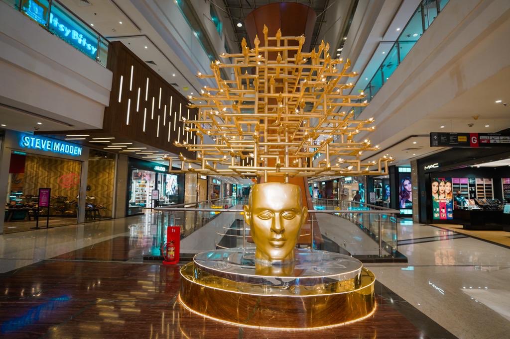 AtulRuia's tweet photo. Witness the artisanal magnificence of Diya Lumiere, Sparks of Awakening and The Lamp of Fortune. 
@MarketcityKurla 
#Art #Mesmerising #DiwaliDecor https://t.co/XojYctwhPt