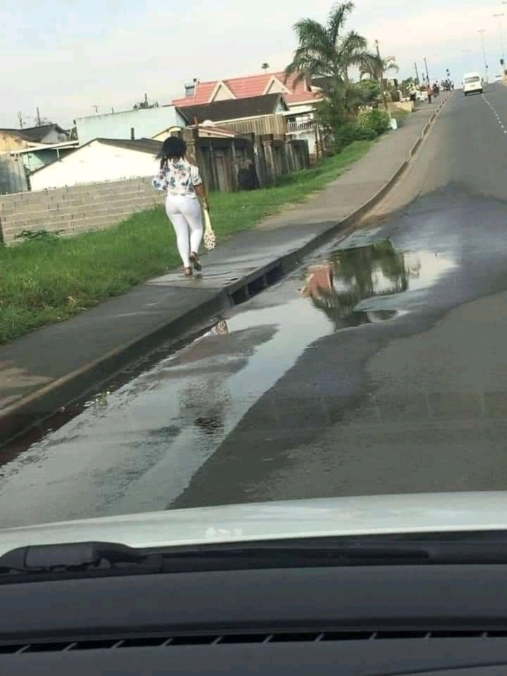 egmsamuel's tweet photo. Tu es dans ta voiture et voilà ton ex qui est en blanc devant toi , que vas tu faire ? 
1) Accèlerer 
2) ralentir https://t.co/0yiLgAvXvn