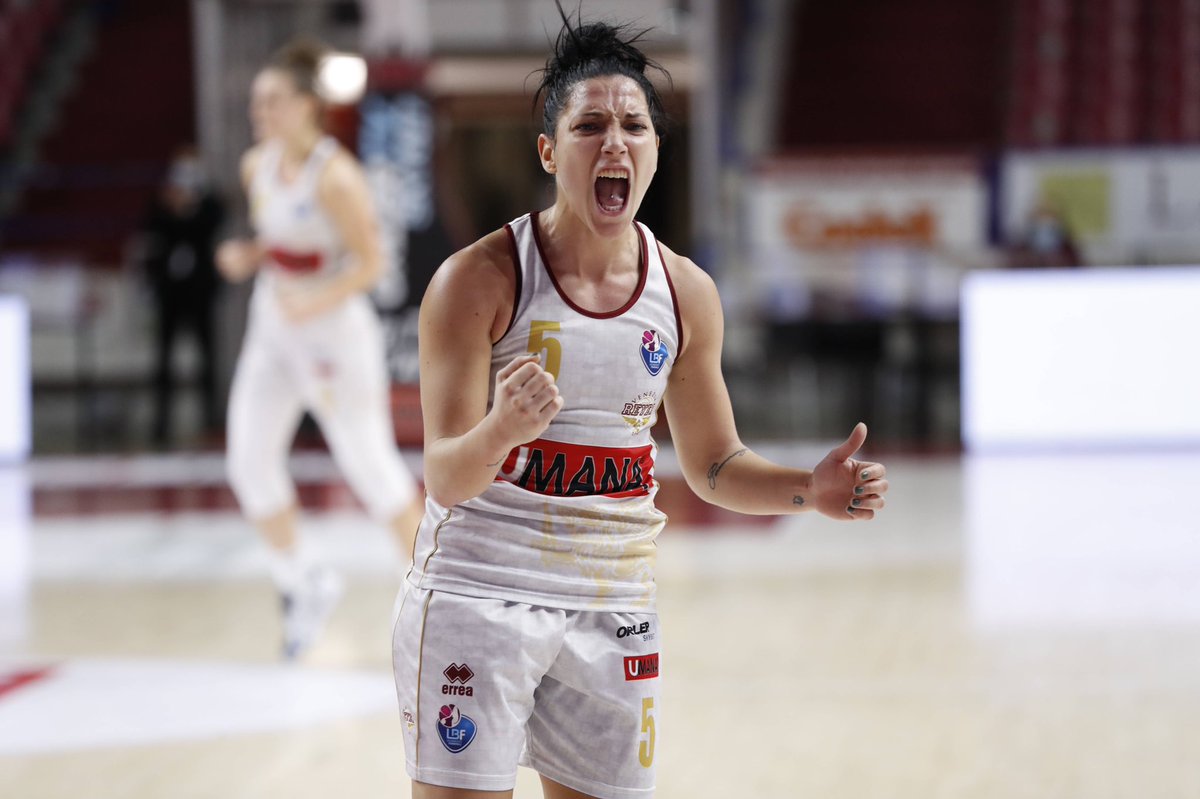 REYER1872's tweet photo. ⭐️ Girls on top!
#leonesse #ReyerWomen #lastoriacontinua #lbflive 
@YMAnder12 https://t.co/68EAtyzn2U