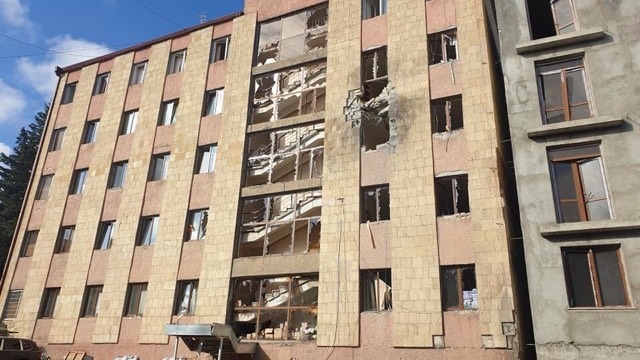 Artak_Beglaryan's tweet photo. Tonight #Stepanakert was under heavy strikes/shelling by #Azerbaijan, causing large destructions to civilian/residential buildings.
Azerbaijan, #Turkey &amp; #terrorists continue #WarCrimes against #Artsakh/#Karabakh people.
Should we still have any expectations from intl community? https://t.co/NEQwklt4Ay