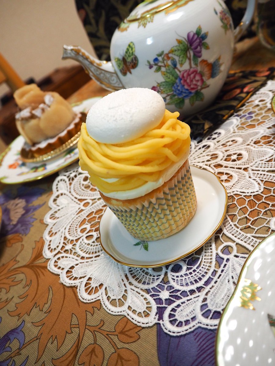 たなこ 誕生日ケーキは自由が丘モンブランのケーキにしました どれも本当に美味しいしずっしりとボリュームがあって最高 特に洋酒が効いたサラヴァンとアッサムのペアリングがとても美味しい 選びきれずに3個買って夫と分けたけれど 敬愛する伊達みきお たなこ 誕生日ケーキは自由が丘モンブランのケーキにしました どれも本当に美味しいしずっしりとボリュームがあって最高 特に洋酒が効いたサラヴァンとアッサムのペアリングがとても美味しい 選びきれずに3個買って夫と分けたけれど 敬愛する伊達みきお