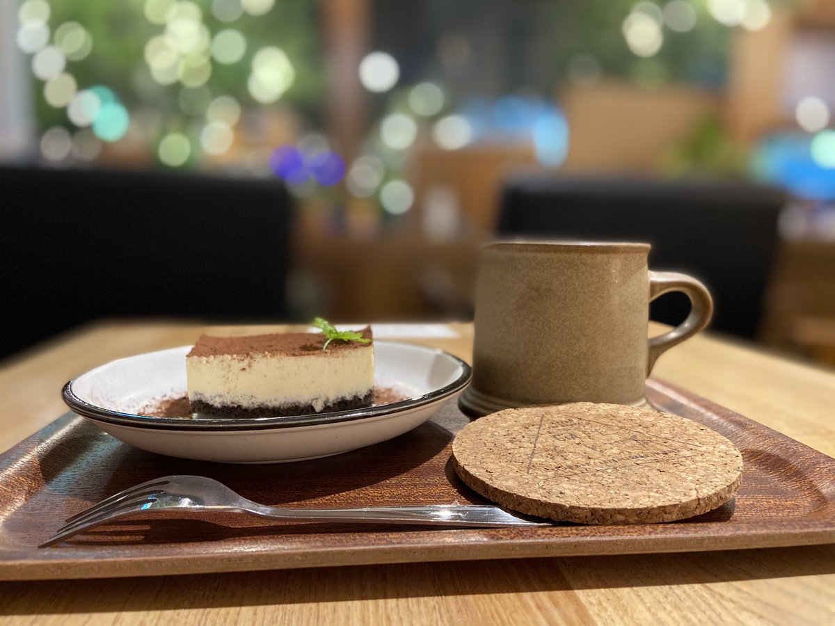 Cafe木と本 本日もご来店ありがとうございました 今月のお得なケーキセットは 今月限定のティラミスケーキで 珈琲にあう 木と本 佐賀カフェ