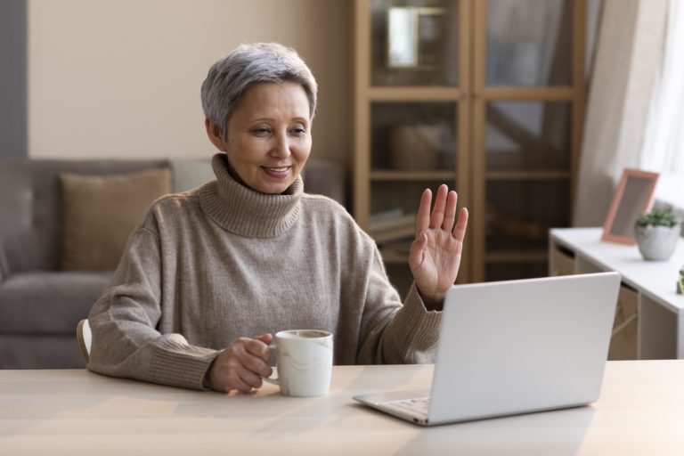 mulhouse's tweet photo. Seniors mulhousiens, les activités #Apalib du @ReseauAPA s'adaptent au #confinement.
Sophrologie, gym tonique, gym douce, yoga, méditation : découvrez-les en visioconférence depuis chez vous ! https://t.co/tWsRiHUvqS https://t.co/eviSTXn5tT