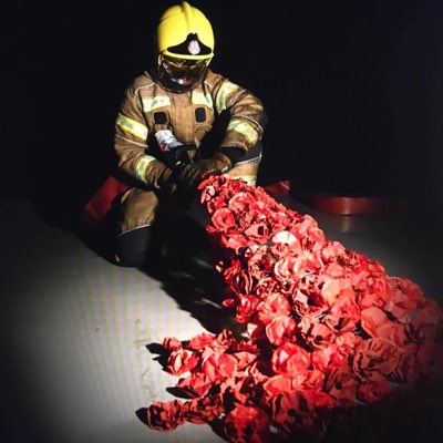 usar_twfrs's tweet photo. On #RemembranceSunday, we remember all those who are currently serving, who have served and who have lost their lives serving their Country. At 11am there will be a to 2 minute silence to honour those who gave their today for our tomorrow. 

#WeWillRememberThem #LestWeForget https://t.co/hA90fjIu1z