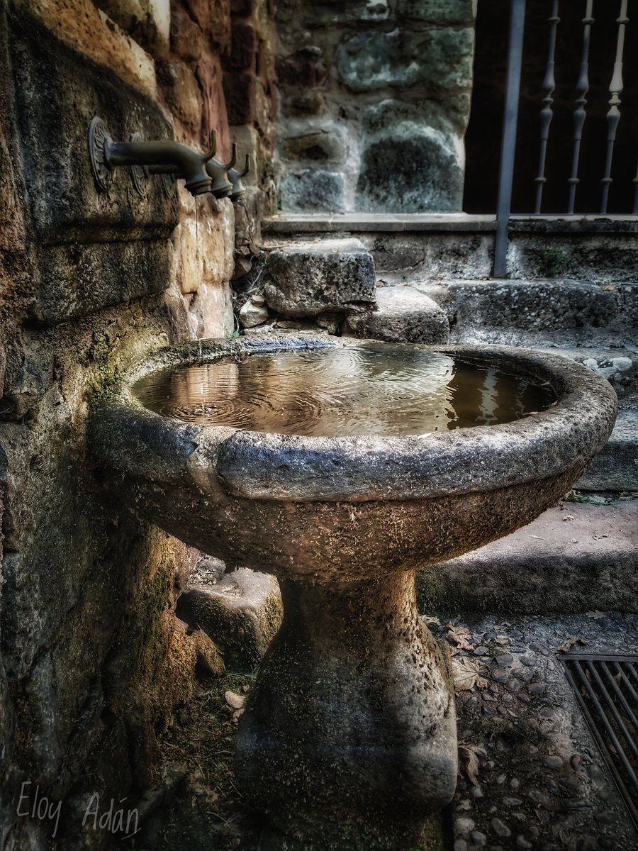 eloy15's tweet photo. #fuente #fuentesdeagua #antiguo #viejo #santuariovirgendelahoz #altotajo #efectohdr #eloyfoto #eloyadan #aficionadoalafotografia #Guadalajara #photo #photography #fotografia #foto https://t.co/kfuX4dOHPx
