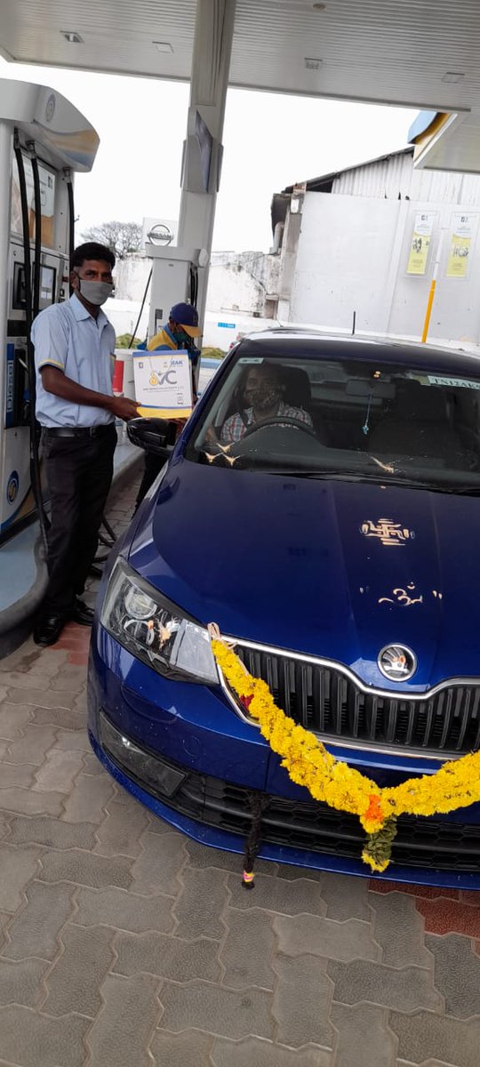 ChettyCo's tweet photo. ⛽️ We are thanking our Customers with attractive gifts. 🎁

Program Details: https://t.co/bb5nj0kNsK

For more details visit our fuel station ⛽️
Come Experience New Age Fueling!
#HappyCustomers #FuelOffer #Petroleum #BPCL #Fuelstation #SVChetty #Offers https://t.co/zuqeHGlNP5