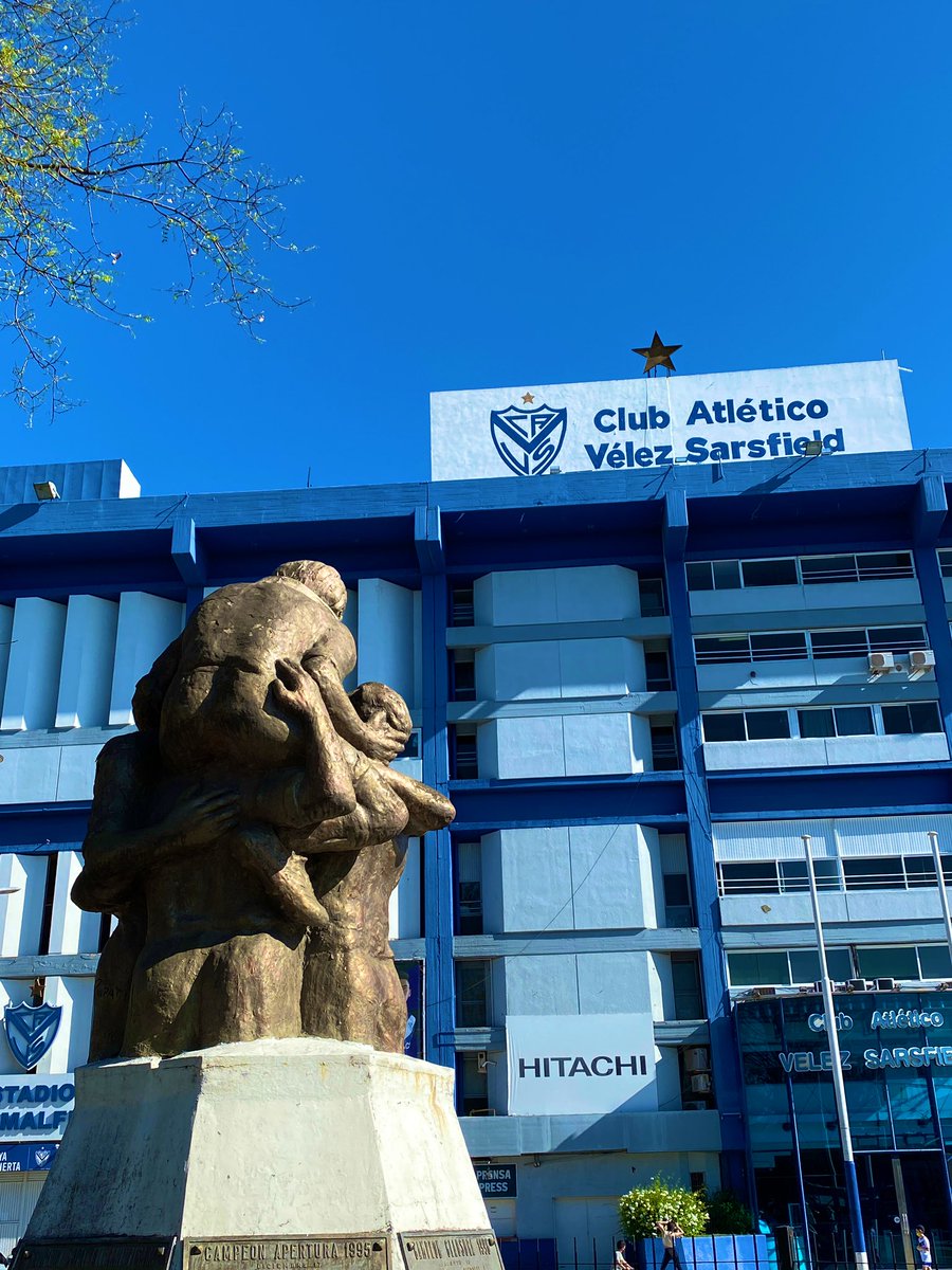 #4 Velez Sarsfield who Marcelo Bielsa coached to the title in 1998. A club loved by  @martitabaires !  #Bielsa