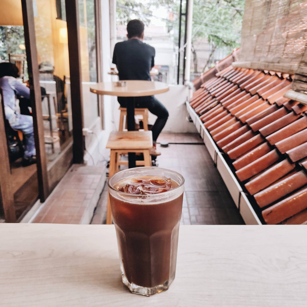 Sehabis hujan ditemani segelas kopi. Santai dulu yuk disini and have a great Sunday! Cheers ☕☕😊🙏

#thatslifecoffee #coffee #kopi #kopiindonesia #coffeetime #indonesia #ngopi #ngopijakarta #ngopiindonesia