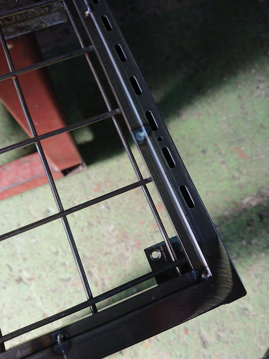 ItmTaka's tweet photo. メッシュ柱巻き製作
#メッシュ #柱巻き #スチール #角パイプ #店舗 #什器 #steel #mesh #tig #welding #tokyo https://t.co/ZvMd81GLbJ