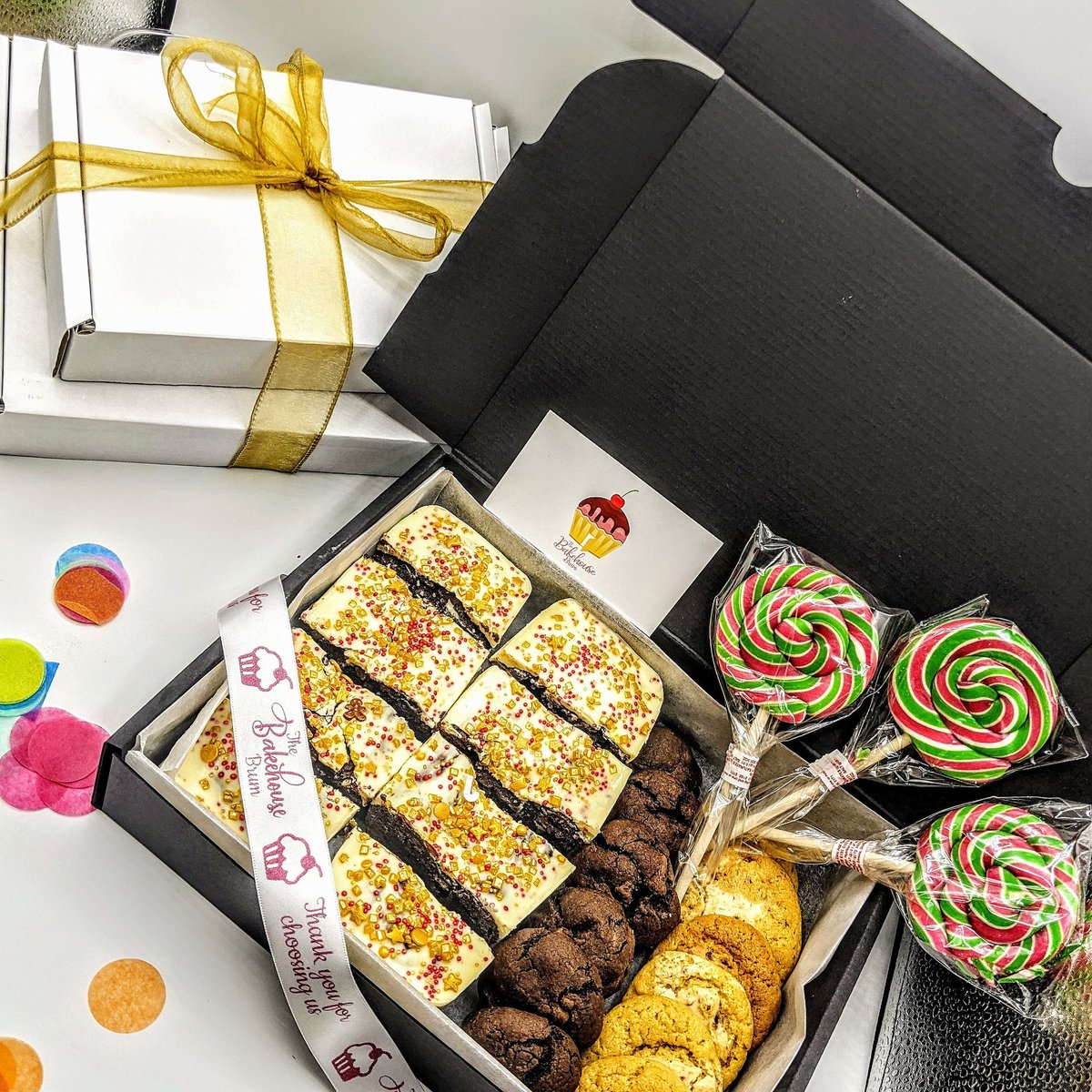 BakehouseBrum's tweet photo. 🦌 HO HO HO! 🎅🏻Our Christmas Treat Box is finally here! 🎁 Whether it's a Secret Santa present or a treat for yourself, this box is perfect for any Christmas occasion 😍😍♥️. COVID can't cancel our Christmas, order your box NOW 🎄. #SHOPNOW #linkinbio 🛍️
#Christmas2020 https://t.co/Cdz5EopTYs