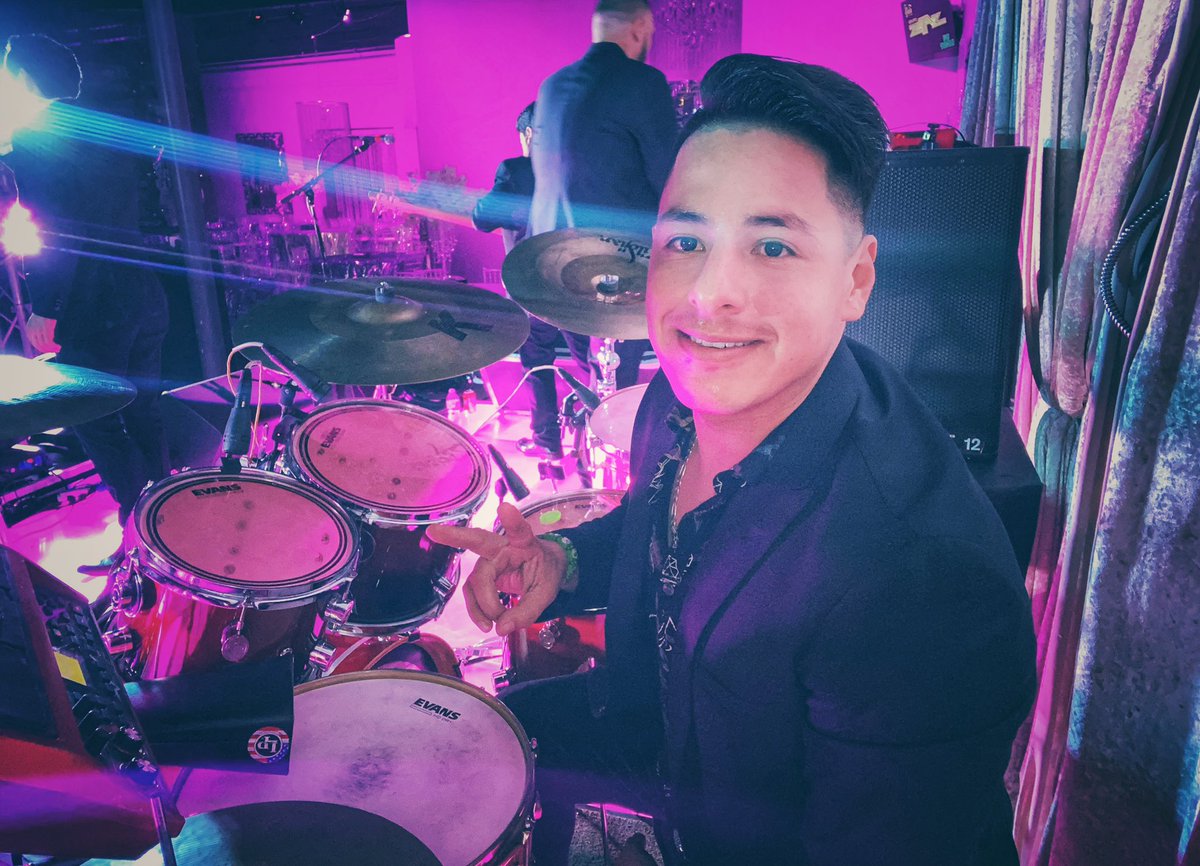 fhernandodrums1's tweet photo. Hoy toco Evento Privado / Pasadena Tx.🇺🇸 Grupo Zaaz, Saludos y que hayan tenido un excelente Sábado! 🙌🏻
#fherdrums #HARAMFAM #grupozaaz #Haram #Drummer #music https://t.co/lg1QDOA1W9
