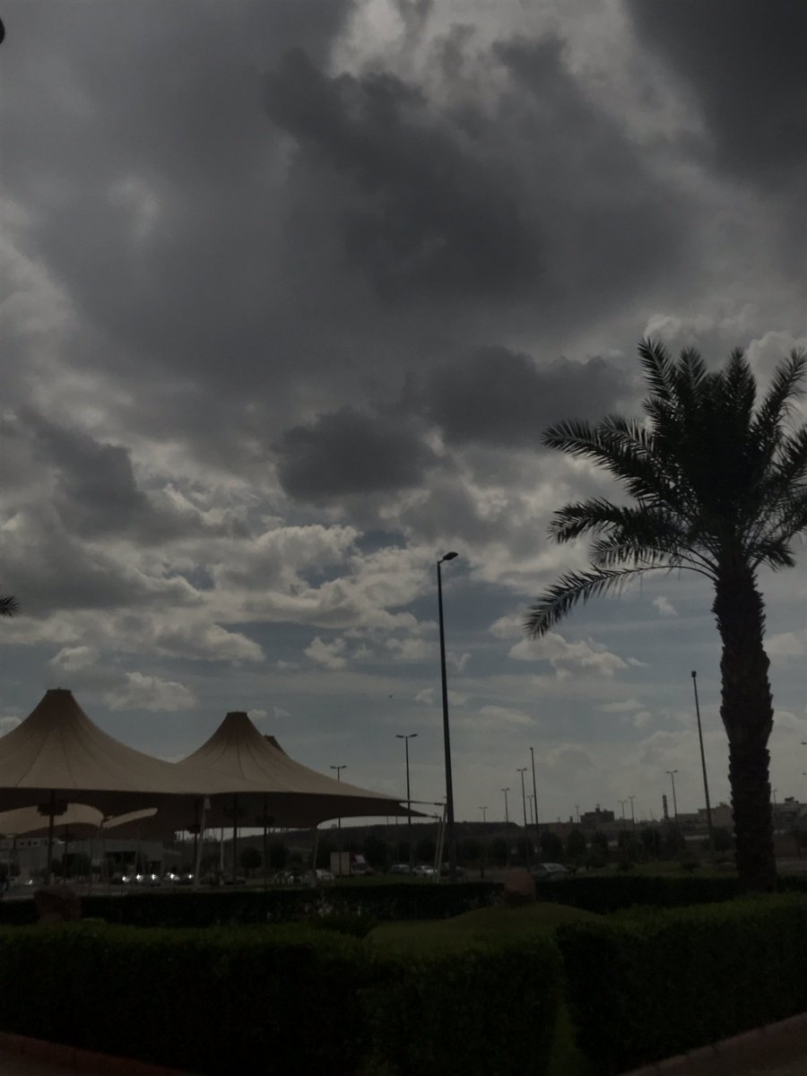 Lara41395349's tweet photo. من تصوير اليوم🖤🥺 https://t.co/4Ch0g32WXp