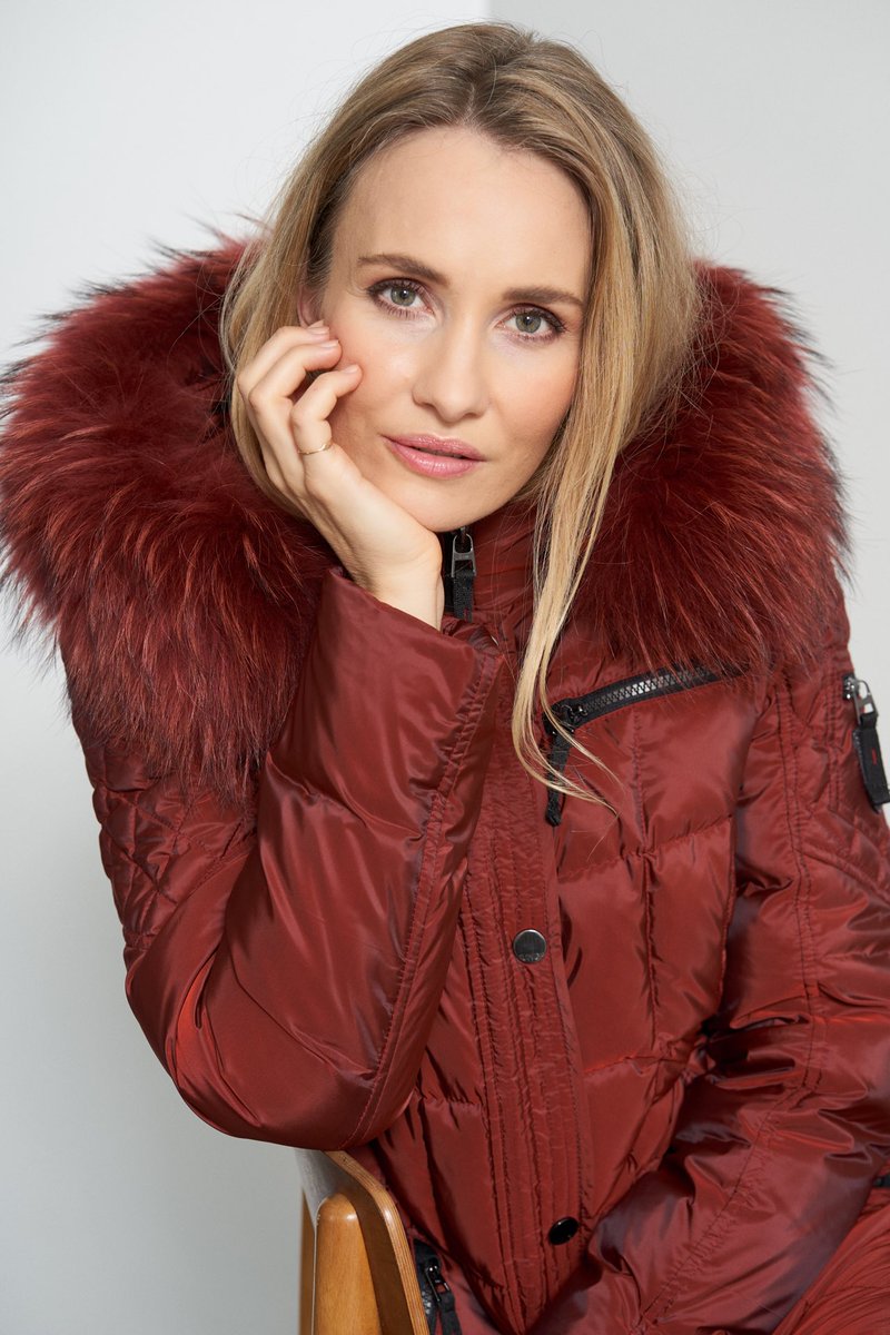 Autumn leaves falling, winter approaching love ❤️ this Junge jacket to keep you stylishly warm. #Junge #autumncolours #influencer #coats #jackets #downjackets #shoplocal #Fashionista