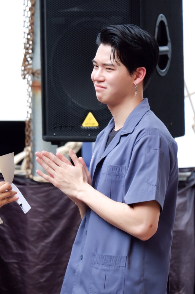 jorbor_jb's tweet photo. มีน้องยื่นสมุดให้เซ็น คุณเค้างอแงเพราะเซ็นไม่ได้ แส��ดีที่1เลย ❤️

ปล.งอแงเบอร์นี้อยากเซ็นแหละดูออก

@yinyin_anw 

#yinyin_anw 
#SWUOPH2020 https://t.co/jkq9dVpDMD