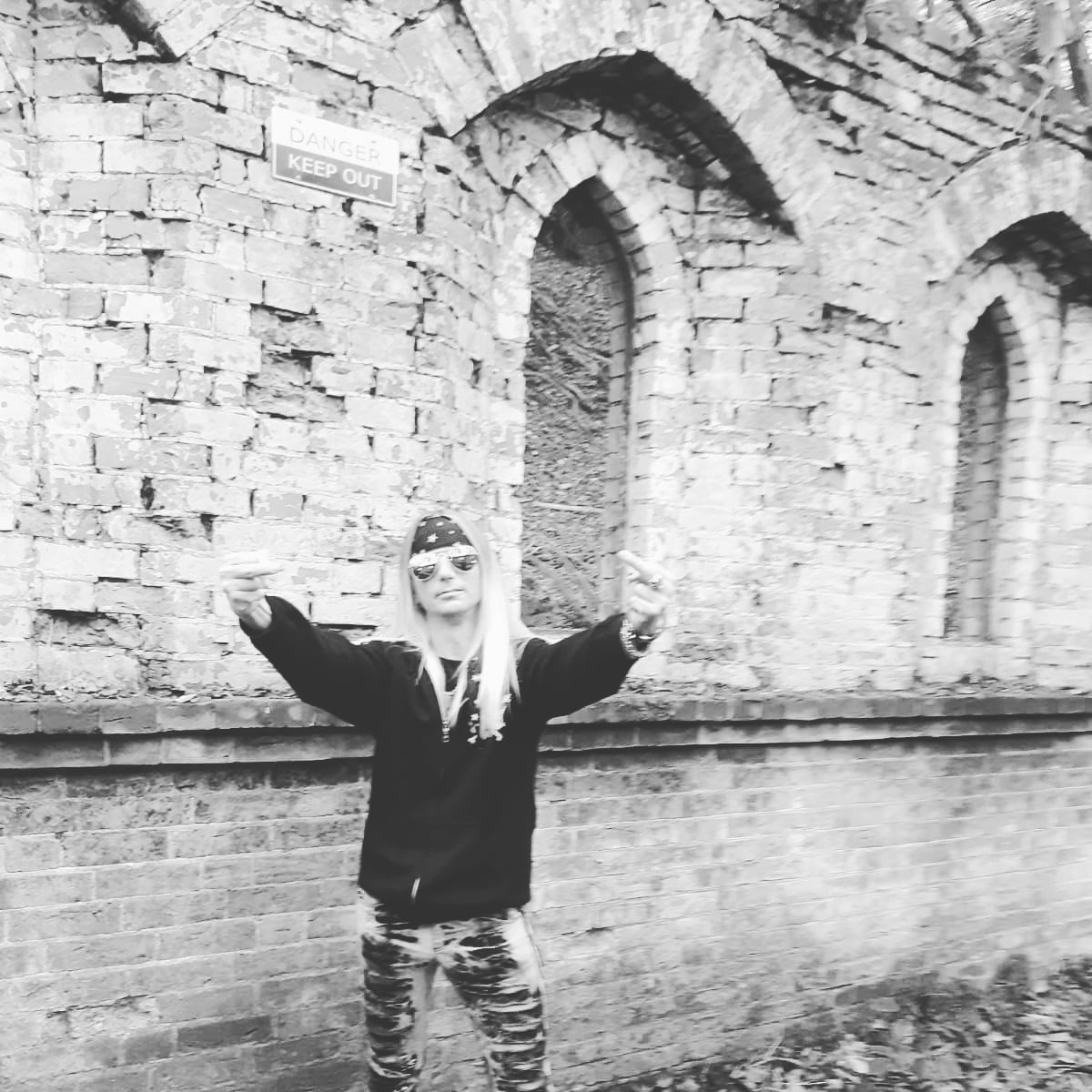 CavendishSniff's tweet photo. I don't need rules!! #fuckcovid19 #exercise #countryside #rocknroll #hardrock #punkrock #adventure #bringbacklivemusic #doingtime https://t.co/NHTvhuXs9N