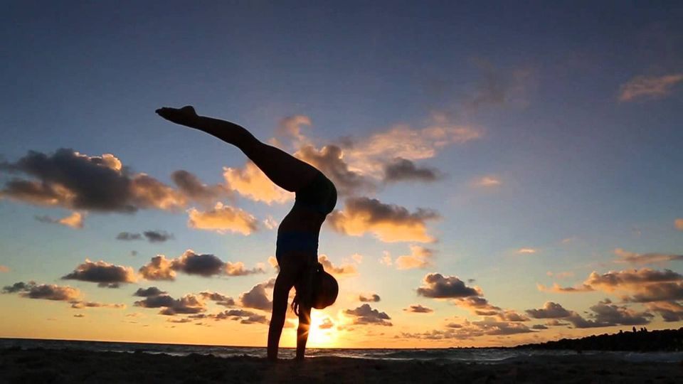 BaliChillhouse's tweet photo. Yoga is the fountain of youth. You’re only as young as your spine is flexible. https://t.co/8ouv8mv2bB