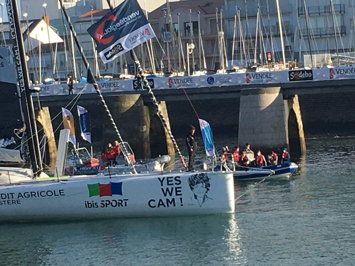 mcdupe's tweet photo. Descente sous le soleil des 33 skippers du Vendée globe - défilé magnifique dans le chenal des Sables - bon vent Mesdames et Messieurs !on va suivre quotidiennement votre belle aventure sur les mers du globe #F3PDL @F3PaysdelaLoire @VendeeGlobe https://t.co/fT1XmpuWXu