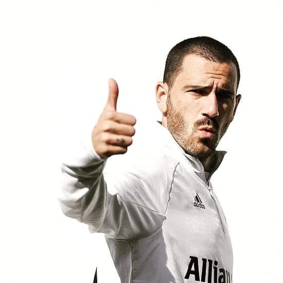 laga lawan Lazio akan menjadi laga ke-400 Bonucci bersama Juventus.

Dia ga hanya memainkan peran sbg kapten tim tp jg sbg 'playmaker' yg bs menjadi sosok pemulai serangan tim dr belakang.

Di Serie A, Bonucci berada di Top 10 besar  pemain dengan umpan kunci per/game.