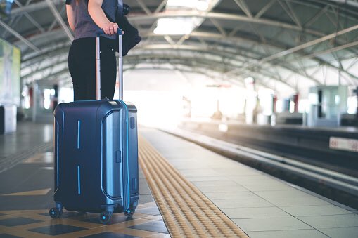 Je ne sais pas si je ne préfère pas l’odeur des quais de la <a href="/LIGNEL_sncf/">Ligne L</a> à celle de mon placard. #confinementSaison2