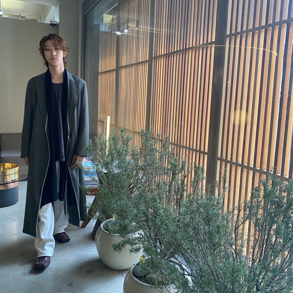 NeoGfriend's tweet photo. IM CRYING AAAAAAA WHY IS HE SO BEAUTIFUL DJSKDJSKKDSKKDKSDJSKJDSKDJSK https://t.co/FV42mghd3D