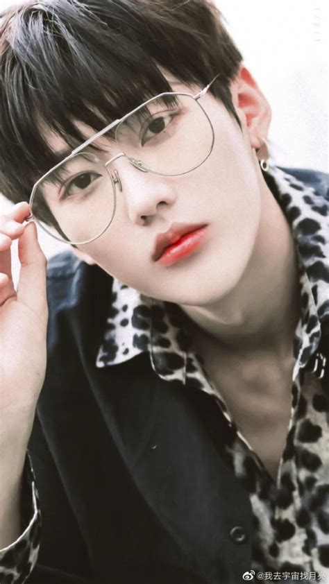 chinoytv's tweet photo. Happy 22nd Birthday to #ShiMingZe! He was a part of the #BGProject created by BG Talent and was a member of a temporary group #Desert5. He also had an acting debut with #OnlyKissWithoutLove and appeared in #IntenseLove. https://t.co/mMM8VUxoOR