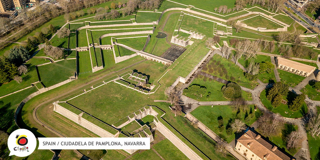 SpanjeNederland's tweet image. Het betreden van de citadel in #Pamplona is een leuke verrassing. 💚 Vijfhoekig van vorm, is een groot park met veel groen en sporen van militaire geschiedenis. En het is voor iedereen toegankelijk!
👉 bit.ly/2FNf03k

#BackToSpain #SpainUrban #Spanje