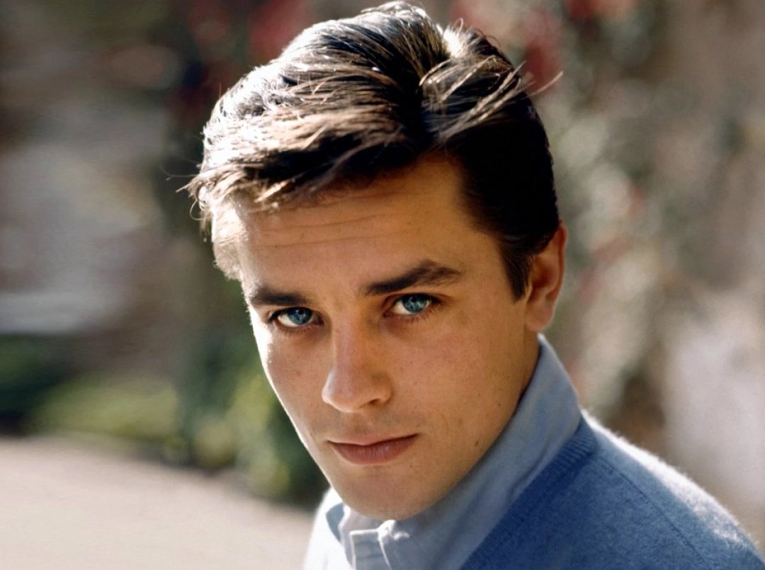 GossipRoomOff's tweet photo. Joyeux anniversaire au célèbre acteur #AlainDelon qui fête ses 85 ans aujourd’hui ! 🎂🇫🇷 https://t.co/4qJH9leqH2